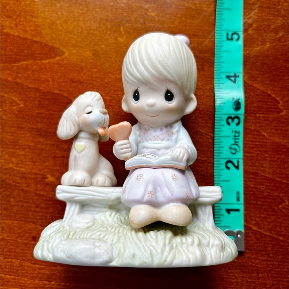 Precious Moments Loving is Sharing figurine - Picture 6 of 6